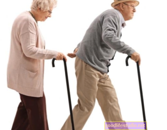Старији одрасли који споро ходају могу бити у већем ризику од деменције