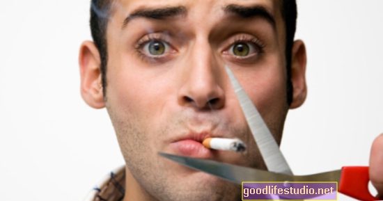 Přestat kouřit pomáhá lidem zůstat střízliví a vyhýbat se nedovoleným drogám