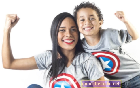 Relație puternică părinte-copil, deosebit de importantă pentru copiii adoptați