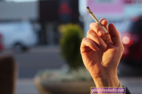 Studie shledává kuřáky náchylnějšími k úzkosti, depresi