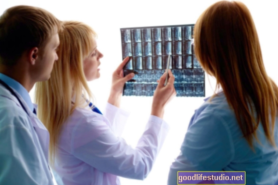 Studiul solicită formarea radiologilor pentru a detecta abuzul persoanelor în vârstă