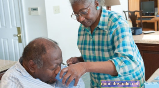 Atbalsta programma palīdz garīgi slimu cilvēku aprūpētājiem
