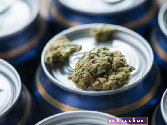 Umfrage: Alkohol schädlicher als Cannabis