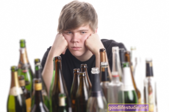 Употребата на алкохол за тийнейджъри може да увеличи риска от рак на гърдата