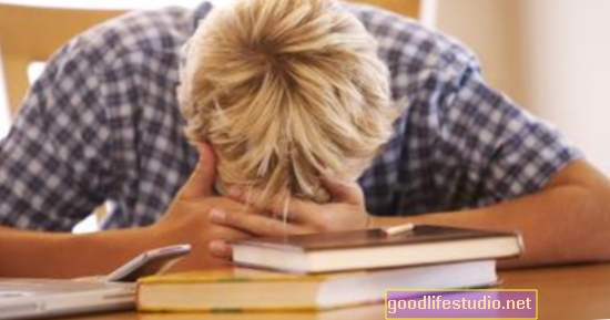 किशोर भेदभाव मजबूत रूप से तनाव हार्मोन, नुकसान का कारण बनता है