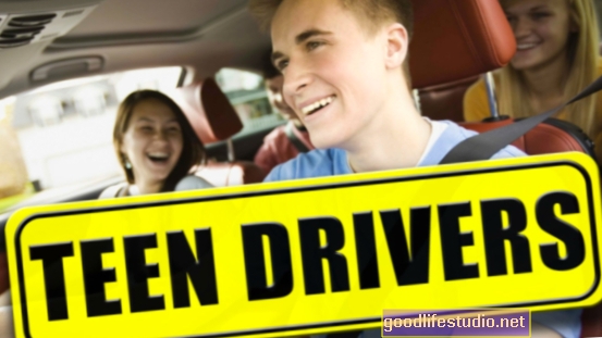 Paauglių vairuotojai, kuriuos pakreipė riziką prisiimantys vairuotojai