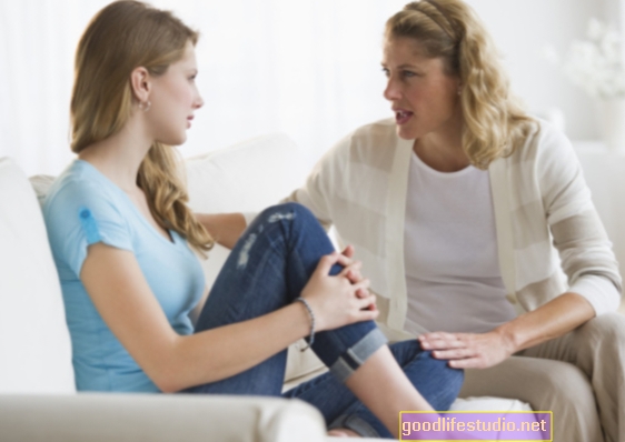 Thanh thiếu niên có nhận thức sai lầm nghiêm trọng về hành vi của bạn bè