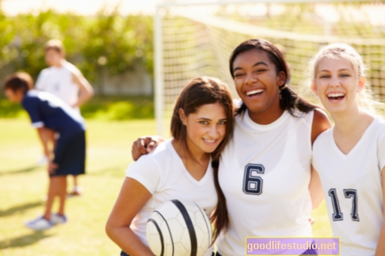 Teens v kontaktu se sportem nemusí být vystaven většímu riziku pro budoucí kognitivní problémy duševního zdraví