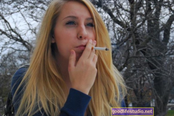 A napi dohányzó tizenévesek megbirkózhatnak a rossz egészséggel