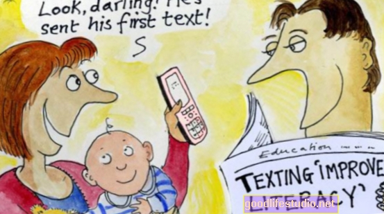 Pošiljanje besedilnih sporočil lahko spodkopava jezik, črkovanje