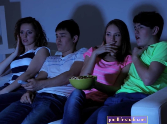 قد يؤثر الجنس التلفزيوني على حمل المراهقات