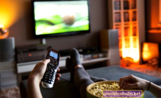 Regarder la télévision peut être le principal responsable de l'obésité chez les enfants