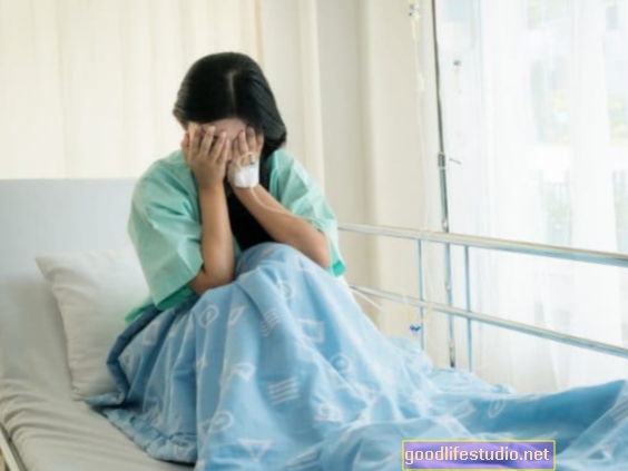 मानसिक स्वास्थ्य आपात स्थिति से पीड़ित बच्चों को अक्सर दूसरे अस्पताल में स्थानांतरित किया जाता है