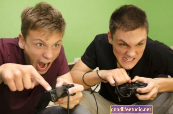 ألعاب الفيديو العنيفة تقلل التوتر ، وتزيد من العدوان