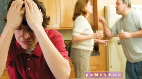 Assistere ad abusi psicologici da parte dei genitori può causare più danni dell'abuso fisico