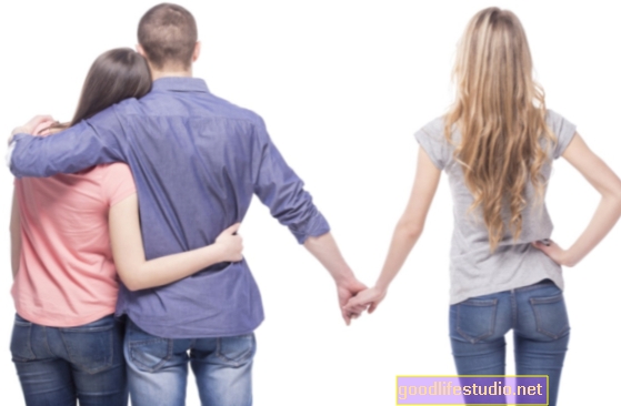 يتفاعل الرجال والنساء بشكل مختلف مع الخيانة الزوجية
