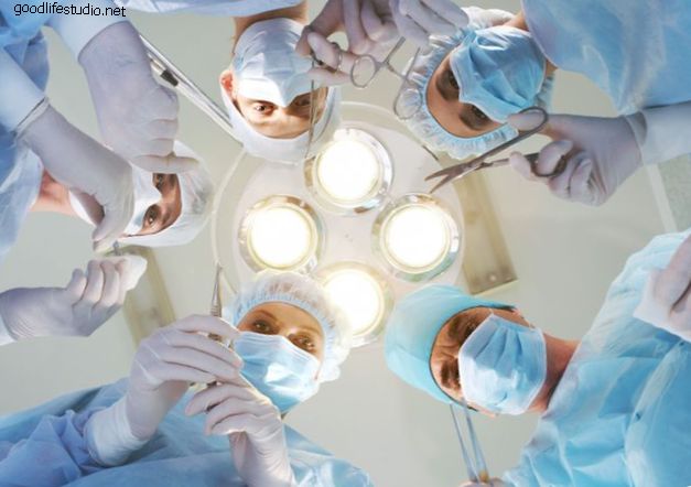 Emakakaela ketaste implantaadi operatsioon: esimene omataoline USA-s!