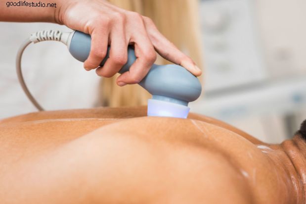 Ultrazvuk zahřívá svaly krku nebo zad pro aktivní fyzikální terapii