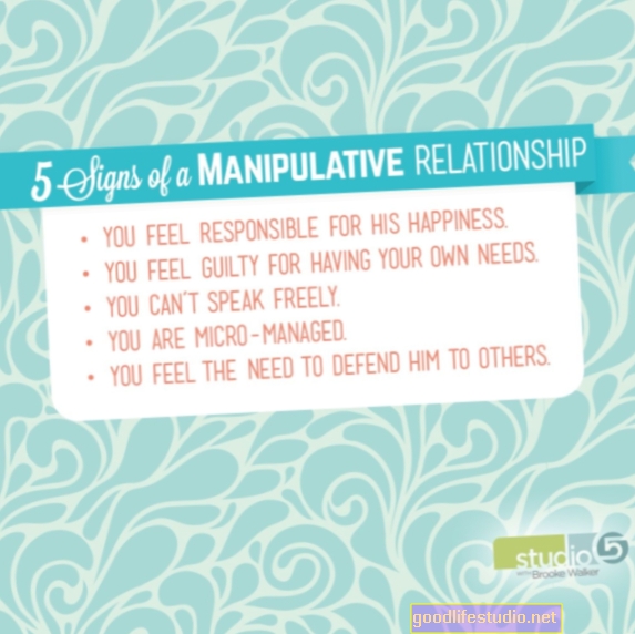 5 įtikinami būdai, kaip kontroliuoti partnerius, jus apgauna