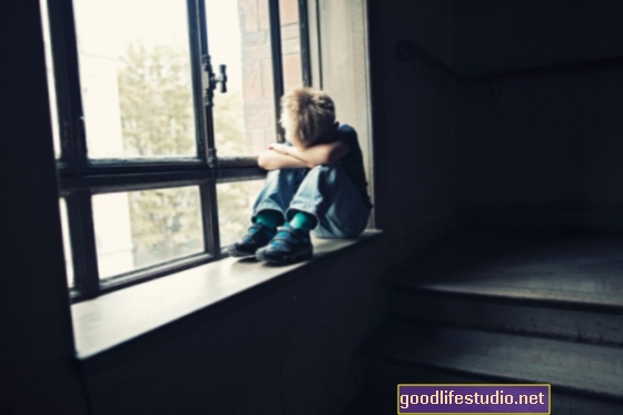 Емоционално пренебрегваните деца могат да растат, за да станат по-добри родители