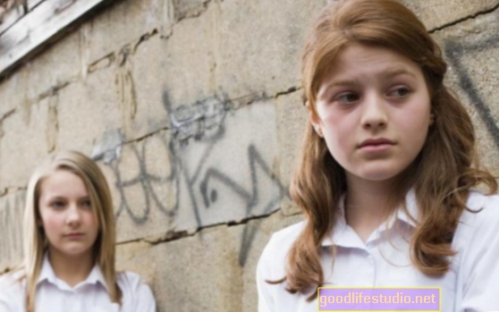Mom Bullies: Những cô gái có nghĩa là những người lớn lên có nghĩa là mẹ