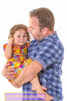 Sobreproteger a su hijo ansioso resulta contraproducente: pruebe estos 5 consejos en su lugar
