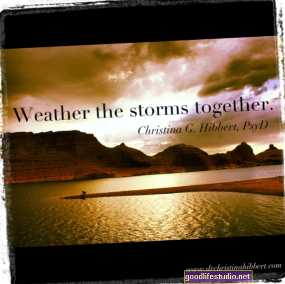 Superare la tempesta insieme: consigli per le coppie durante un disastro naturale